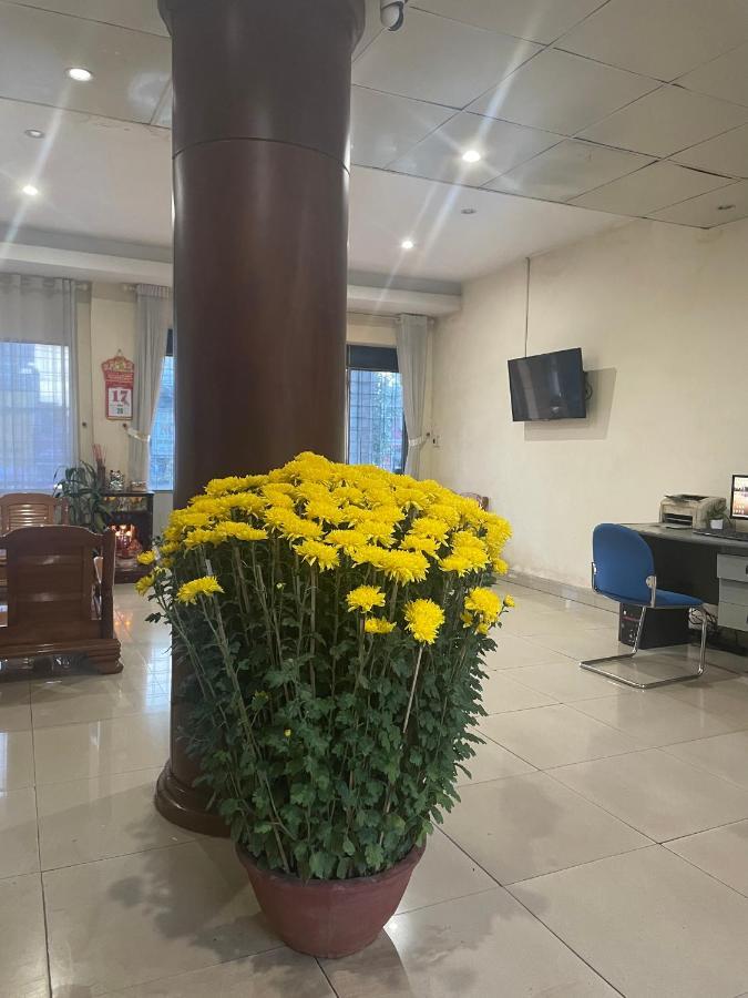Hung Vuong Hotel Plây Ku Exterior foto
