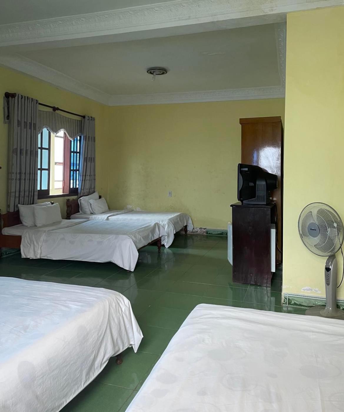 Hung Vuong Hotel Plây Ku Exterior foto